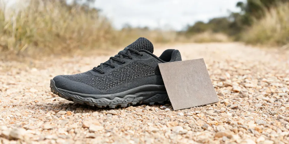 Trail running shoe on gravel beside a buying checklist